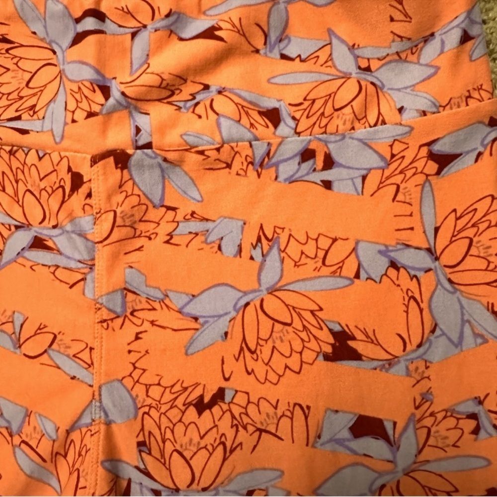 Lularoe womens Patterned Leggings TC EUC - Picture 2 of 4